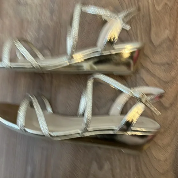 👡Beautiful women’s strapping gold sparkling sandals by Paradox of London - Picture 2 of 6